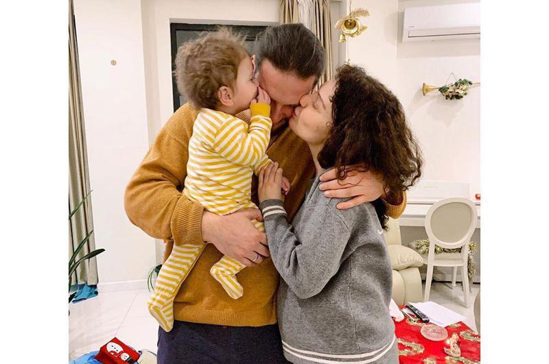 როგორ ცხოვრობს თაკო გაჩეჩილაძე და როგორ ზრდის ორ შვილს - ქართველი მომღერლისა და  ბულგარელი მუსიკოსის ოჯახური ფოტოები