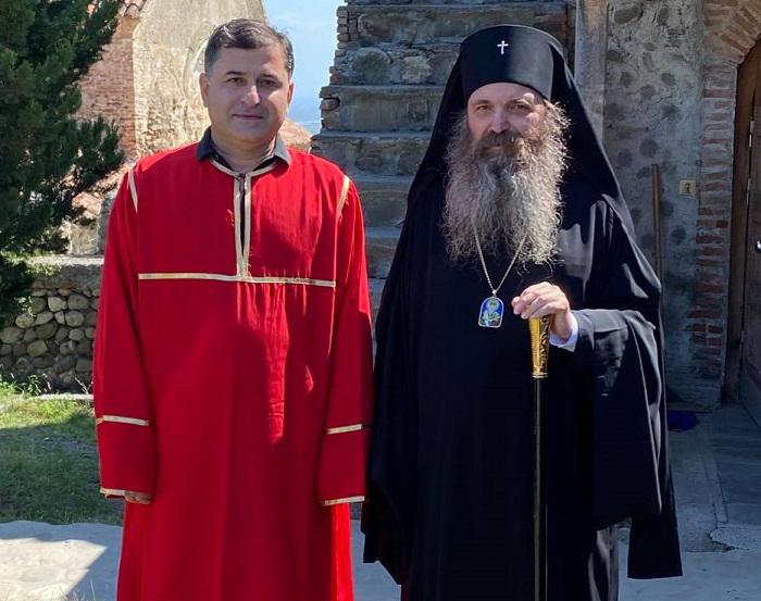 "8 წელი არ მცმია სტიქარი. ემოციურად ძალიან მაგარი დღეა" - სუს-ის ყოფილი მაღალჩინოსანი სოსო გოგაშვილი და ბოდბის მთავარეპისკოპოსი