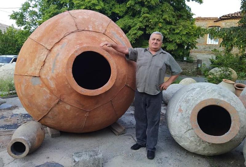 "ჩემს ქვევრს თანატოლი მსოფლიოში არ ჰყავს, არც მის ტევადობას აქვს ანალოგი" - გაიცანით ოსტატი მექვევრეების ყველაზე ცნობილი სოფელიდან