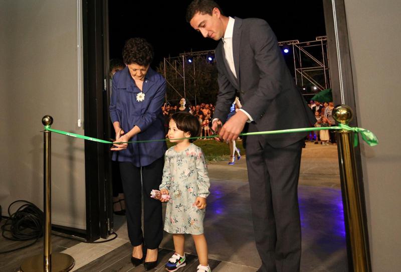 თეა წულუკიანმა  ქალიშვილთან ერთად იუსტიციის სახლი გახსნა - დედა-შვილის ახალი ფოტოები