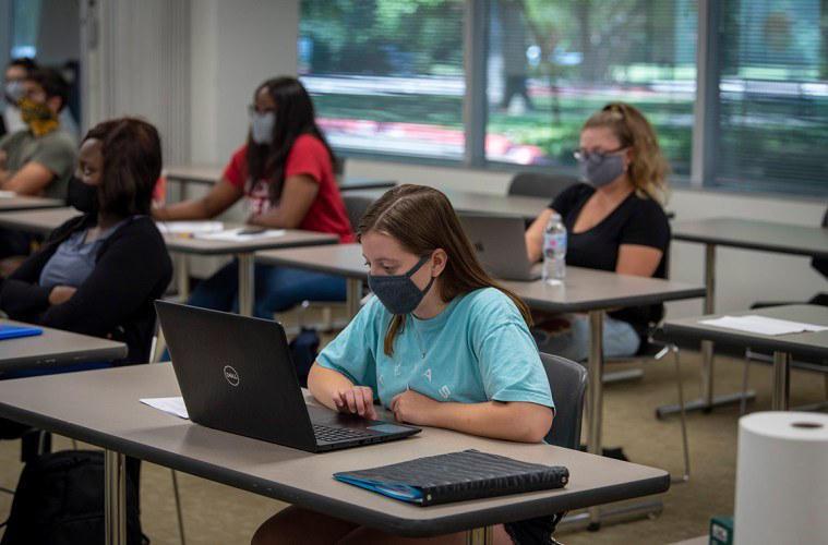 უნივერსიტეტებში ყველასთვის სავალდებულო იქნება პირბადის ტარება