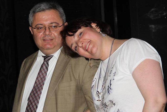 "ვიცი, რატომ გავრცელდა ჭორი ჩვენი დაშორების შესახებ" - რას ყვება თინა ხიდაშელი ბავშვობაზე, სტუდენტობასა და ოჯახურ ცხოვრებაზე