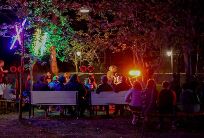 გოგონა, რომელსაც კორონავირუსი დაუდგინდა, 1000 კაციან მუსიკალურ ივენთს ესწრებოდა - რას ამბობს კუს ტბაზე მდებარე ღია კლუბის მენეჯერი