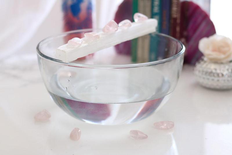 თუ ბევრს შურს თქვენი, თუ გინდათ, რომ ლამაზი იყოთ და ოჯახში გქონდეთ სიმშვიდე - წყლის მარტივი რიტუალები წარმატებისთვის