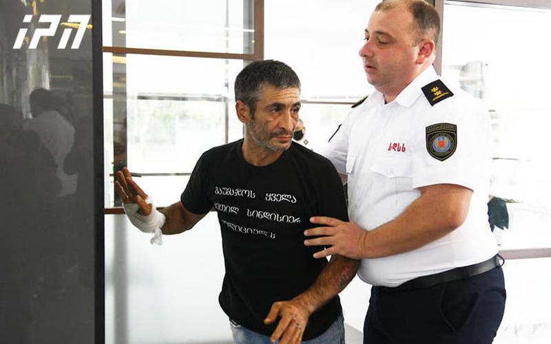 "თავს მოვიკლავ, თუ დღეს პროკურორი არ შემხვდება" - რას ითხოვს შაქარაშვილის საქმეზე დაკავებული არასრულწლოვნის მამა