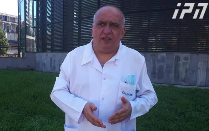 "148 ინფიცირებულიდან 38-ს პნევმონია აქვს... ადგილებიც აღარ გვაქვს" - ბათუმის  რესპუბლიკური საავადმყოფოს ექიმი
