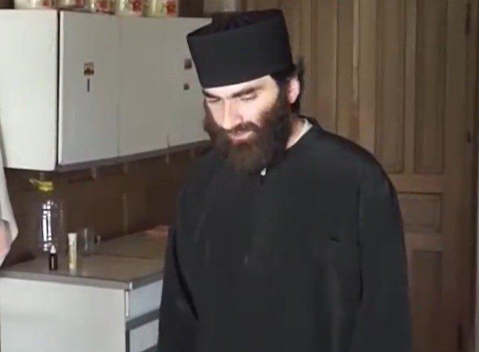 თვითმარქვია სასულიერო პირი, რომელიც არასრულწლოვანს სოციალურ ქსელში შიშველი ფოტოების გაგზავნას აიძულებდა, დააკავეს