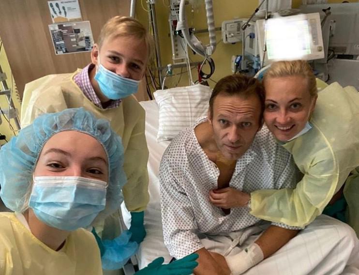 "გუშინ, შევძელი მთელი დღე დამოუკიდებლად მესუნთქა" - "ინსტაგრამზე" გამოქვეყნდა ნავალნის პირველი ფოტო მისი ავადმყოფობის შემდეგ