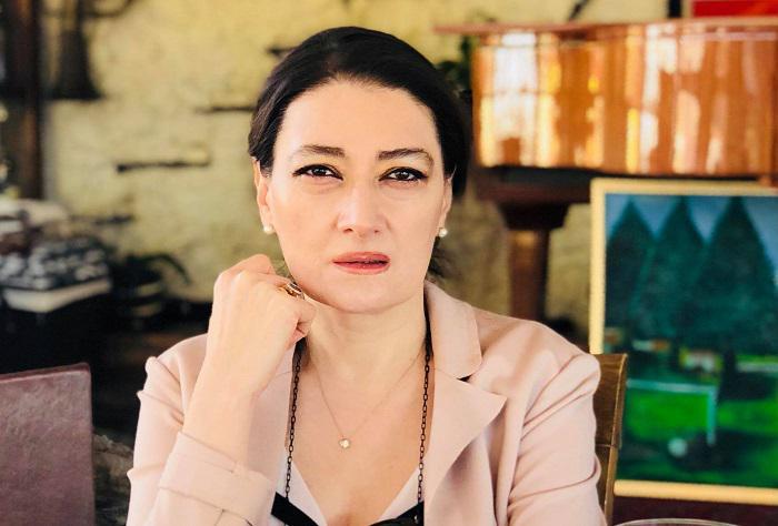 "მომასმენინეს გოგოებმა, როგორ უწოდებენ მას "გიჟს", ჩემს ტვინით გატენილ დედას" - რას წერს თაკო ჩარკვიანი კორონავირუსით ინფიცირებული დედის შესახებ