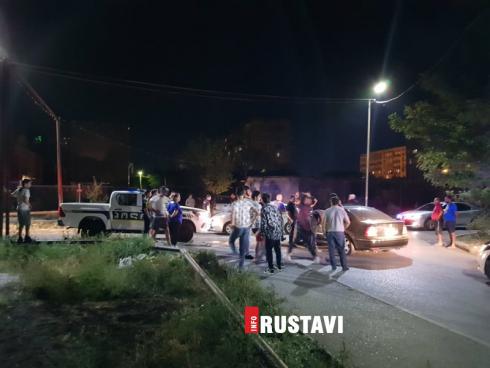 რუსთავში, სკოლის ტეროტორიაზე 40-მდე არასრულწლოვანი ერთმანეთს ფიზიკურად დაუპირისპირდა - "იყო სროლის ხმაც"