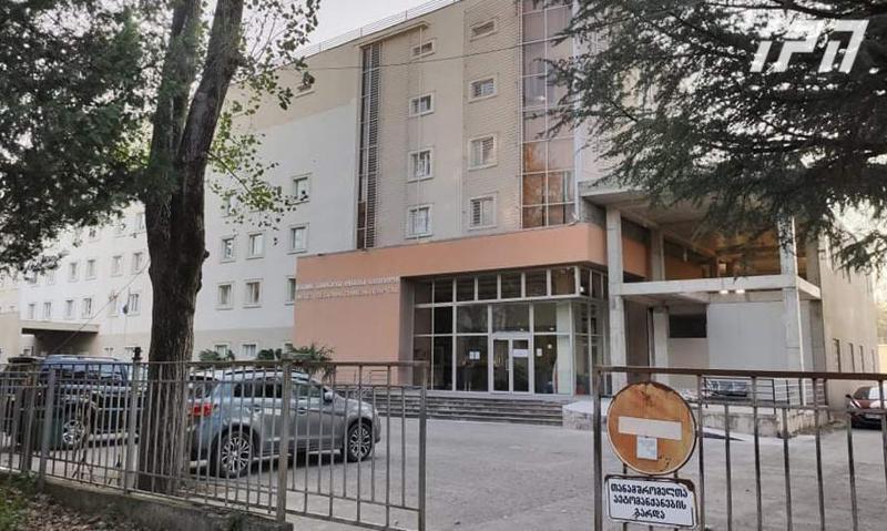 "დაზიანებულია კიდურები, არის მოტეხილობები და დამწვრობა" - რა მდგომარეობაშია ქუთაისში, ძაბვის გადამცემი ხაზის საყრდენი კონსტრუქციის დემონტაჟისას დაშავებული მამაკაცი