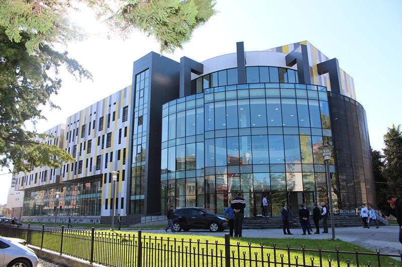 "კორონავირუსით ინფიცირებული 1 პაციენტის მდგომარეობა უკიდურესად მძიმეა" - ბათუმის რესპუბლიკურის ექიმი