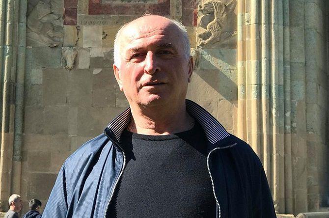 "შევარდნაძემ და მისმა დაქირავებულმა თენგიზ კიტოვანმა, ჯაბა იოსელიანმა გამომაძევეს ქვეყნიდან" - რას ყვება ბიზნესმენი, რომელმაც რომელმაც დედას 9 შვილი დაუბრუნა