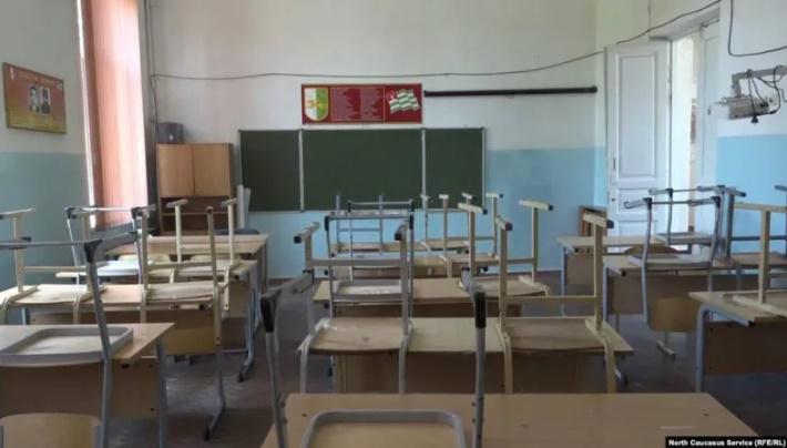 "აფხაზეთში ერთ-ერთი სკოლის დაწყებითი კლასის მოსწავლეები და მასწავლებლები კარანტინში გადაიყვანეს" - რას წერს ადგილობრივი მედია