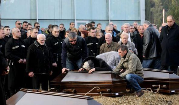 "იმ საშინელ დღეს მთელი უბანი შეიკრიბა, რომ ჩემთვის მათი სიკვდილის ამბავი ეთქვათ..." - როგორ იხსენებს ბელა ზალდასტანიშვილი გმირ ძმებსა და შვილებს, რომლებიც სოხუმში ერთ დღეს დაიხოცნენ