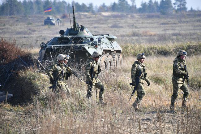 "განადგურებულია მტრის 22 ტანკი, 10 ერთეული სხვა ჯავშანტექნიკა და 370-ზე მეტი სამხედრო მოსამსახურე" - სომხეთის თავდაცვის სამინისტრო