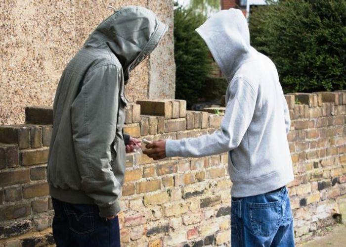 "ამ ჯგუფში ნათესავის მეშვეობით მოვხვდი, ის მაწვდიდა უკვე დაფასოებულს და მისამართებს, სადაც ვალაგებდი" - რას ყვება ნარკორეალიზატორი