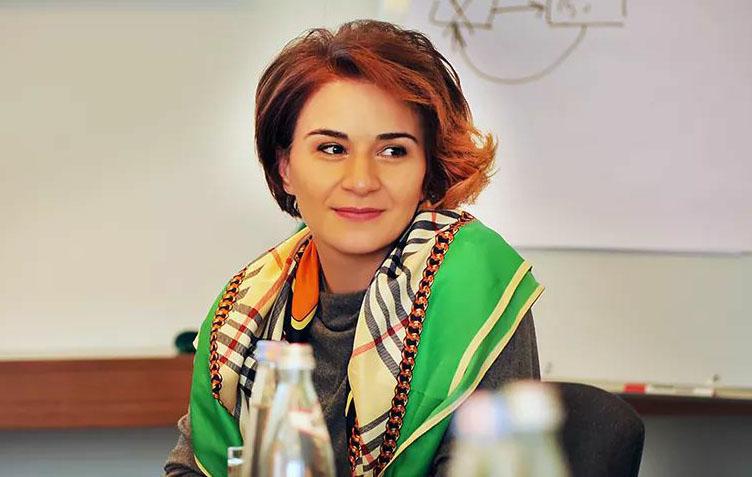 "სუნთქვის უკმარისობა, ხველება... ყველა ეტაპი გაიარა 5 კვირა და პარალელურად 50-მდე კოვიდიანს უვლიდა" - რას წერს მანანა მანჯგალაძე ექიმი ძმის შესახებ