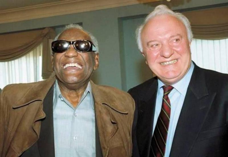 "შევარდნაძემ მკითხა, "ეს რეი ჩარლზი ინაუგურაციების მუსიკოსია, ხო?'' - როგორ ჩამოიყვანეს 90-იანების რთულ პერიოდში ლეგენდარული მუსიკოსი თბილისში, ზაზა შენგელიას მოგონებები