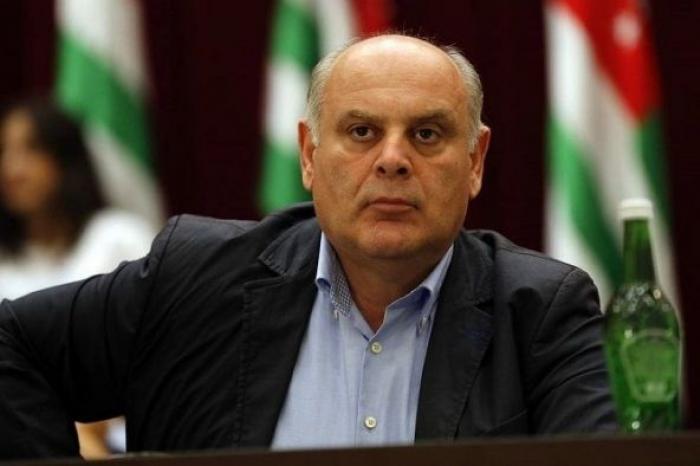 "სიმბოლურ შეხვედრებს ატარებს,  სინამდვილეში, მოსკოვში სამკურნალოდ ჩადის" - რა დაემართა ასლან ბჟანიას და რას მალავს ოკუპირებული აფხაზეთის ე.წ. პრეზიდენტი