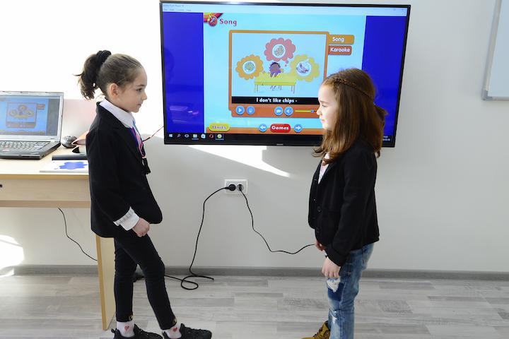 რას გულისხმობს სწავლების თანამედროვე მეთოდები და რას სთავაზობს ბრიტანული ცენტრი 6-დან 12 წლამდე ასაკის ბავშვებს