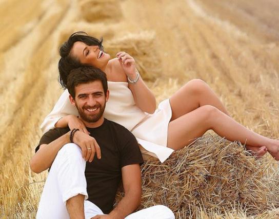 "პანდემიის დროს მე და ჩემი მეუღლე დედოფლისწყაროში ვცხოვრობდით, ნაკვეთზე მზესუმზირა დავთესეთ" - მაკა ზამბახიძის ოჯახური ფოტოები