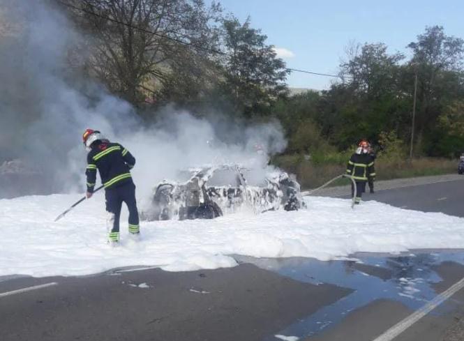 ავარია დუშეთის რაიონში - ერთ-ერთ ავტომობილს ცეცხლი გაუჩნდა