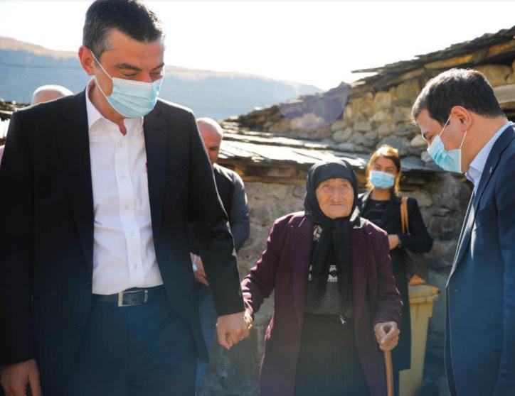 ცნობილი ქართველი ალპინისტის 90 წლის მეუღლე პრემიერთან - რა ფოტოს აქვეყნებს გიორგი გახარია სვანეთიდან