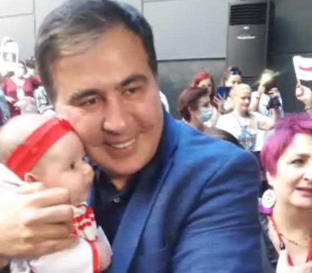 "ეს არის ის, რისთვისაც ცხოვრება ღირს" - რა ვიდეოს აქვეყნებს მიხეილ სააკაშვილი "ფეისბუქში"