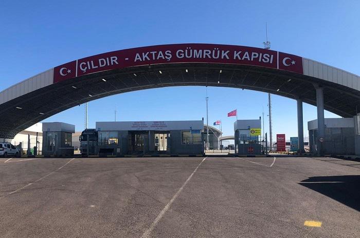 "საქართველოში, საზღვართან მდებარე სოფლებში მცხოვრები სომხები თურქულნომრიან სატვირთოების მძღოლებს ემუქრებიან" - რას წერს თურქული გამოცემა?