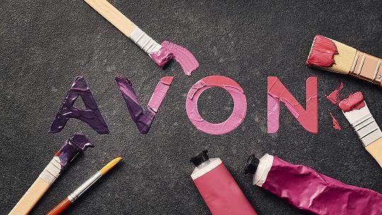 “ახლა კი, მიყურე” - რებრენდირებული AVON-ი უფრო თამამი, ექსპრესიული და ძლიერი