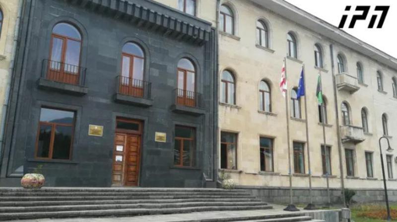 ტყიბულის მერიაში კორონავირუსის დაფიქსირების გამო, მოქალაქეთა მიღება შეიზღუდა, თანამშრომელთა ნაწილი თვითიზოლაციაში გადაიყვანეს