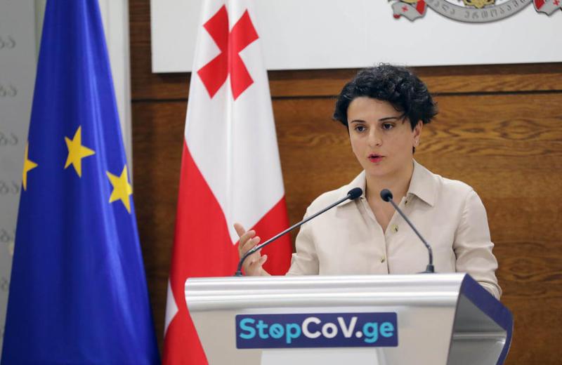 "ვრცელდება ცრუ ინფორმაცია, თითქოს არ არის საკმარისი საწოლები, ადამიანები მიყრილები არიან სახლებში და მათ არავინ მკურნალობს, ზარებზე არ პასუხობენ, ეს არის ტყუილი" - მეზვრიშვილი