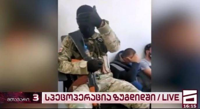 "თავდამსხმელი ნახევარ მილიონ დოლარს და ვერტმფრენს ითხოვს" - ზუგდიდში "საქართველოს ბანკის" შენობაში მყოფი მძევალი