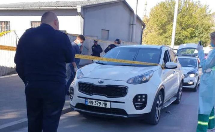 ნიკა მელიას ინფორმაციით, ავჭალაში ახალგაზრდა მამაკაცი ავტომანქანაში ჩაცხრილეს - "იარაღით ხელშია გარდაცვლილი“