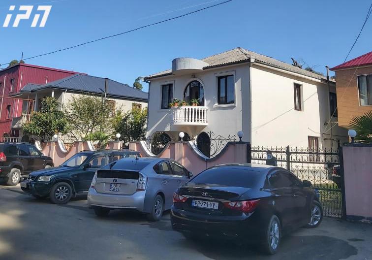 ბათუმში ხიმშიაშვილების ოჯახი გაქურდეს - მძარცველი სახლში დილით ფანჯრიდან შევიდა, წაღებულია ოქრო და სეიფის გასაღები