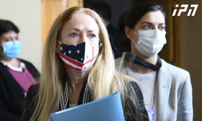 საარჩევნო უბანზე მისულმა აშშ-ის ელჩმა ამომრჩეველს ქართულად მიმართა - "ყველას გთხოვთ მიხვიდეთ არჩევნებზე"