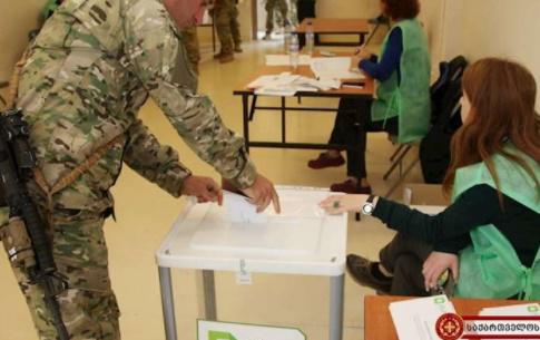 რა შედეგით დასრულდა არჩევნები ავღანეთის საარჩევნო უბნებზე?