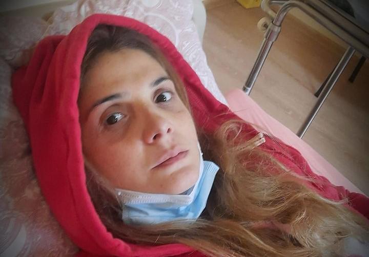 "ექიმები გიჟებივით დარბიან...ჩემგან 10 ნაბიჯში, სასწრაფოს მანქანაში, ვიღაც სიკვდილს ებრძვის" - რას წერს კორონავირუსით ინფიცირებული პაციენტი