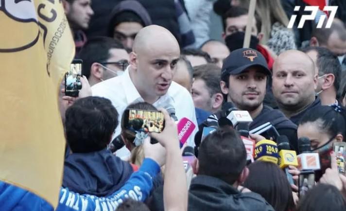 მელია ელისაშვილს პასუხობს: "არ მომიყვანო მაგ პარლამენტში, ჩემი ხელით გამოგიყვან"