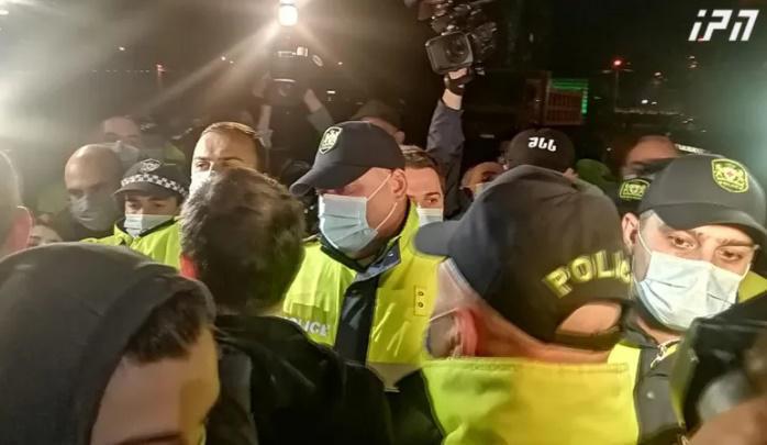 საბურთალოს საოლქო საარჩევნო კომისიასთან სამი პირია დაკავებული - რა განაცხადეს შსს-ში?