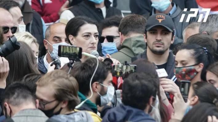 "ამ უღირს პარლამენტში ფეხის შემდგმელი არ ვარ..ხმების დაცვა პარლამენტში არ შესვლაა, აი ესაა ვაჟკაცობა" - თაკო ჩარკვიანი