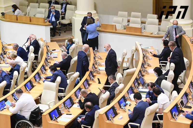 "ვადები იწურება" - 27-28 იანვარს პარლამენტის რიგგარეშე სესიაზე ოპოზიციონერების სადეპუტატო უფლებამოსილების შეწყვეტის საკითხი დადგება