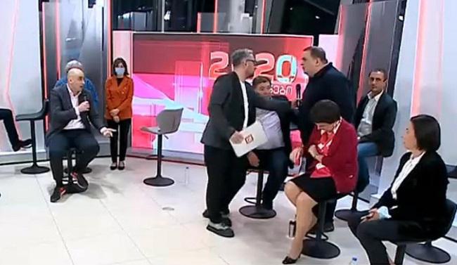 "იქცევი, როგორც პროვოკატორი... ბიძინას თამაშს თამაშობ, უნამუსო შენა“ - რატომ დაუპირისპირდა ნიკა მელია გუბაზ სანიკიძეს