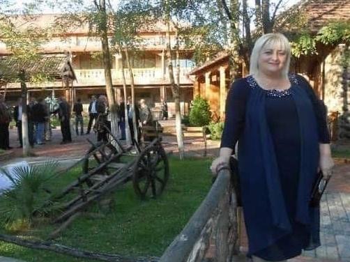 გოგონას, რომელიც ინფიცირებული მშობლებისთვის დახმარებას "ფეისბუქით" ითხოვდა, დედა გარდაეცვალა - "ერთი მაინც გადამირჩინეთ!"