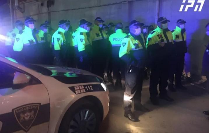 ცესკოსთან პოლიცია და სპეცრაზმია მობილიზებული - ცესკოს შენობასთან განთავსებულია წყლის ჭავლის მანქანაც