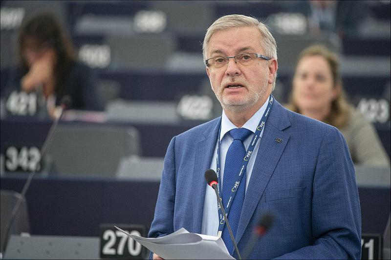 "დარწმუნებული ვარ, ამომრჩევლის სავარაუდო მოსყიდვის შესახებ ცნობები მართალია, მაგრამ იმედგაცრუების გამოხატვა პარლამენტში სჯობს და არა მის გარეთ" - "ევროპის სახალხო პარტიის" სპიკერი