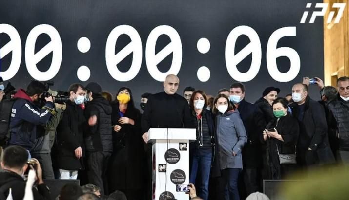 "ჩვენ ახლა კომენდანტის საათი დავუწესოთ ცესკოს - ვერავინ იქ ვეღარ შევა და ვერავინ გამოვა" - ნიკა მელია აქციის მონაწილეებს