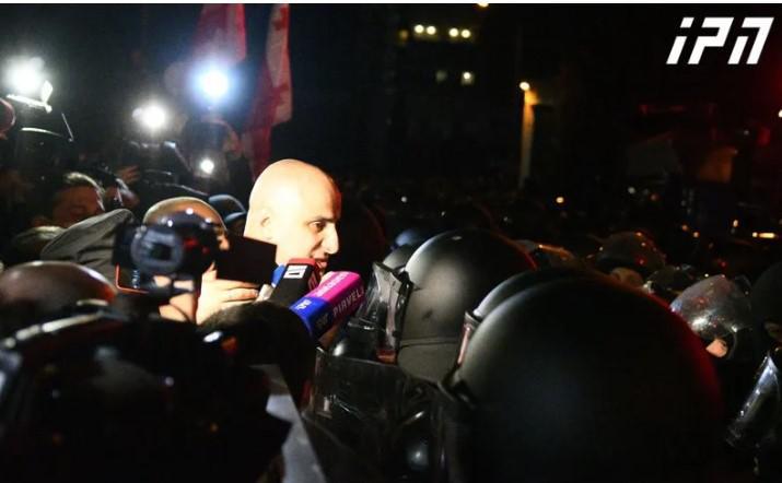 ოპოზიცია აქციის მონაწილეებს დაშლისკენ, 9 ნოემბერს კი კვლავ რუსთაველის გამზირზე შეკრებისკენ მოუწოდებს