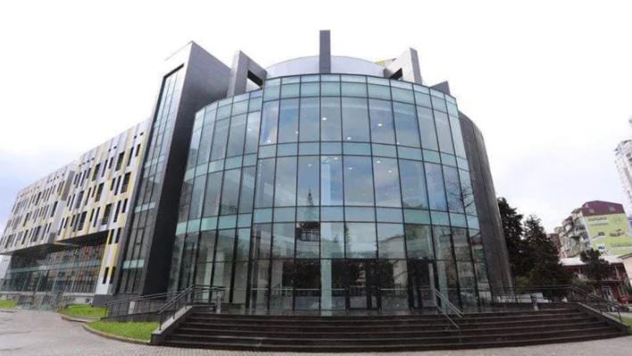 "რესპუბლიკური საავადმყოფოს მესამე სართულიდან 73 წლის კოვიდ დადებითი პაციენტი გადმოვარდა" - აჭარის ჯანდაცვის სამინისტრო